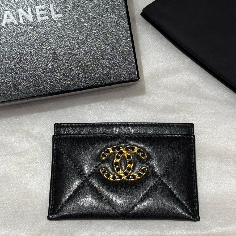 Chanel Lambskin 19 Cardholder